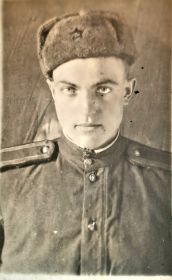 Отец после окончания курсов военной подготовки перед отправкой на фронт