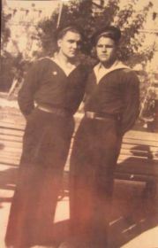 Кяжкин В.Г.(справа) со своим товарищем