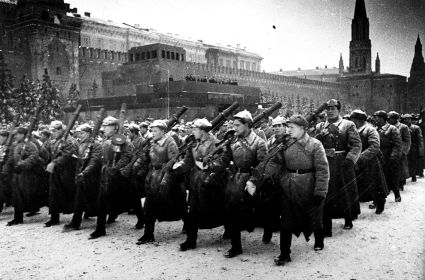 Парад 1941 года посвящённый годовщине Октябрьской революции на Красной площади.