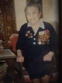 Мама после войны в День Победы