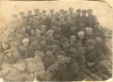 Калининская область  284 отдельный зенитно-артиллерийский батальон. Было это в начале 1944 года. 19-летняя Клавдия среди своих однополчан