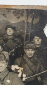 Каверзин Алексей Михайлович,  справа нижний ряд.