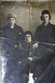 Последнее фото братьев Узорских перед отправкой на фронт