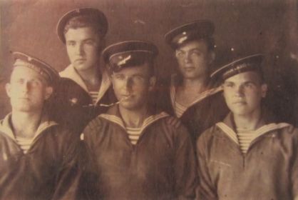 Кяжкин В.Г. в нижнем правом углу