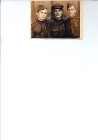 Дмитрий с боевыми товарищами. Фото 07.06.1946г. после боевого задания в борьбе с украинскими националистами на Западной Украине.