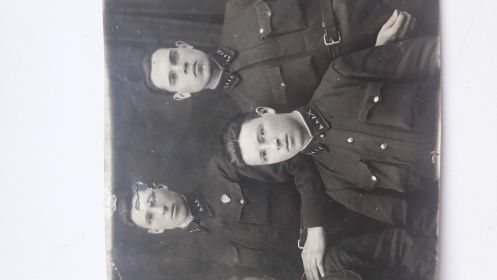 Довоенное фото деда с товарищами ( внизу)