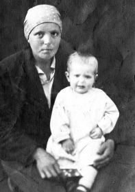 жена, Зоя Павловна Соколова с дочкой