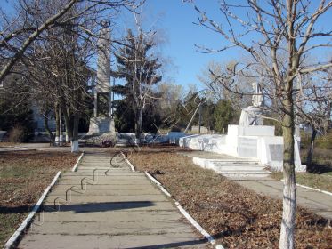 Братская могила в селе Пуркары Молдавия
