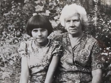 Фото жены и внучки для газеты на Родине Ивана Сергеевича