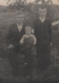 Черданцев Иван Семенович с сыновьями Александром и Федором
