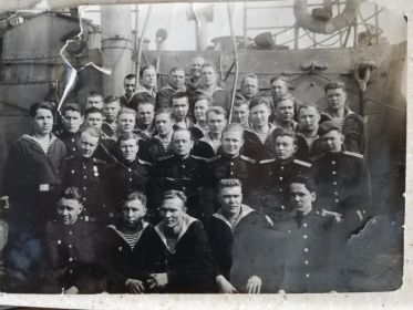 1 мая 1945 года весь состав лодки СКАТ