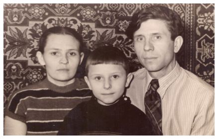 С женой Анной и сыном Павлом, примерно 1960