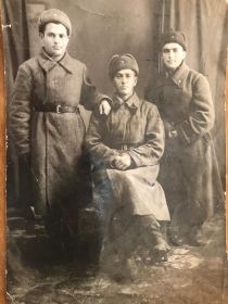 Со своими сослуживцами