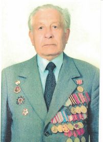 Парадный портрет со всеми наградами
