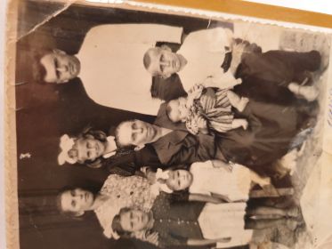Фото с семьей после войны.