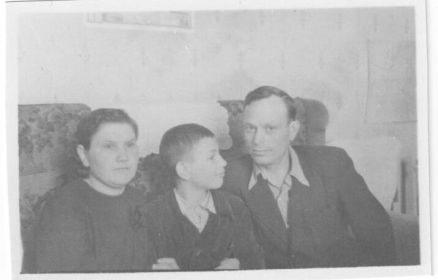 Фото с женой Татьяной Фёдоровной и младшим сыном Виталием