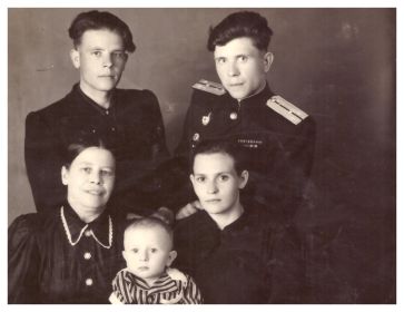 Брат Михаил, мама Феодосия, жена Анна, сын Павел, г.Калининград, 1956
