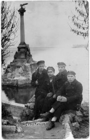 Алексей Павлович Орлов (крайний справа). Школа морских летчиков, Севастополь