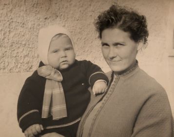 Моя бабушка Людмила Лаврентьевна Пескова с моим папой