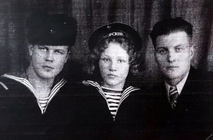 Брат Борис Маслов (слева), Брат Виктор с женой Клавдией Шибановой