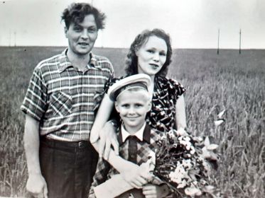 Сын Виктор (с женой Клавой) и внук Саша