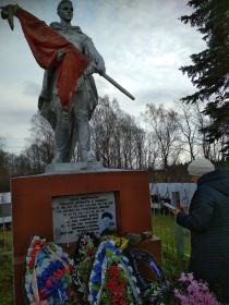 Памятник на братской могиле воинского захоронения в д. Сытьково