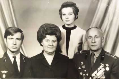 Сын, жена, невестка