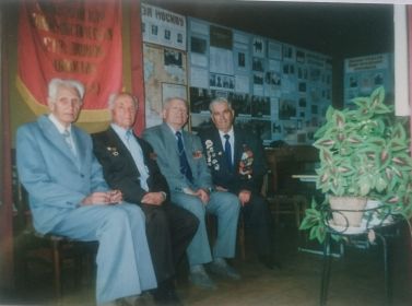 Встреча с однополчанами, 2001 год. Крайний справа.