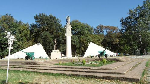 Братская могила павших воинов в санице Новодмитриевская