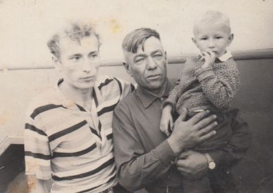 С сыном Владимиром и внуком Виктором