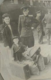 С семьёй. Примерно 1955г.