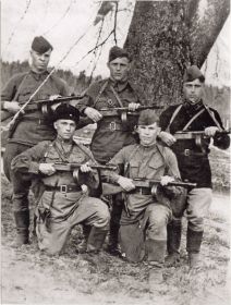 Фотография с фронта с боевыми товарищами