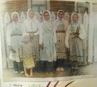 родные сестры после войны 1946г