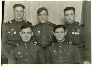 военное фото с однополчанами