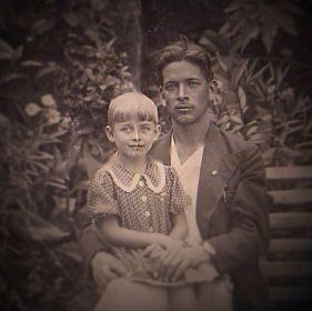 Фото с дочерью 1940г.