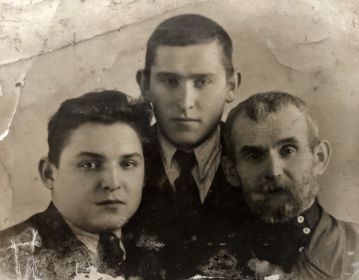 Бантрюков Николай Антонович с братом и отцом