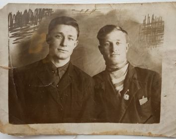 фото Боброва Ильи (слева) с другом или родственником до призыва