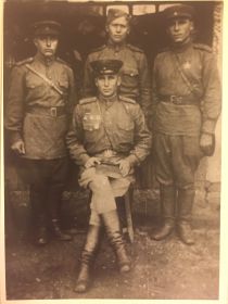 1945 г. Авсирия г.Грац Николай Федорович Стаевский командир роты лейтенант 3 Украинский фронт и его команривы взводов