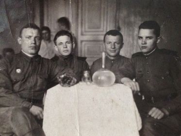 1941 - 1945 гг. (дедушка крайний справа)