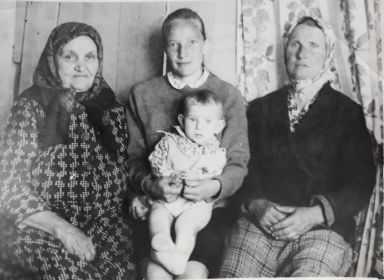 С дочерью Леной , внук Алексей
