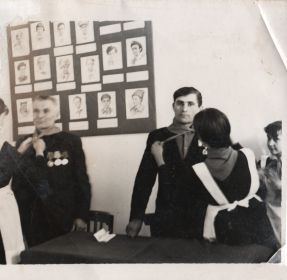 Выступление в Новопокровской с/ш. перед школьниками. (Пётр Михайлович слева)