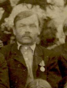 Петров Григорий Петрович, 1945 г.  Фрагмент с фотографии Дороховской колхозной бригады