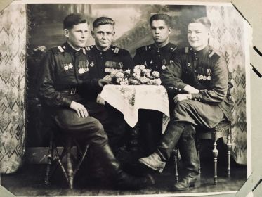 Август 1946 года,Германия,г.Дрезден Жунтов А.М.с сослуживцами.