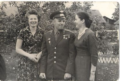 С двоюродным братом, Юрием. После полёта. Лето 1961 года . На Родине-в Клушино.