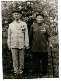 дед (справа) с другом