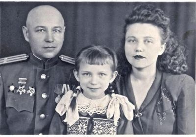 Петр Яковлевич с семьей