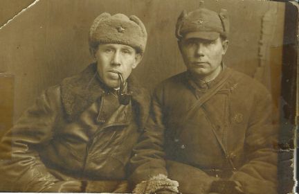 Василий Акимович с мужем своей сестры- Соколовым Николаем Ивановичем 1942 год- Ярославль.