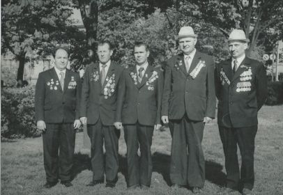 1985_Кашичкин И.С.(крайний слева)