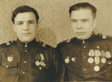 Кашичкин Иван Степанович (слева)