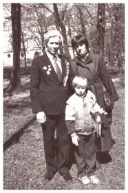 г. Калининград  с невесткой Любой и внуком Сергеем, 09.05.1987,